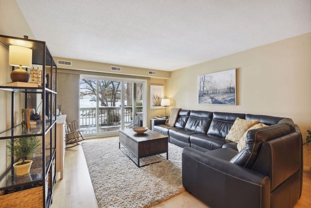 $1,895 | 5424 France Avenue South, Unit 105A | Edina