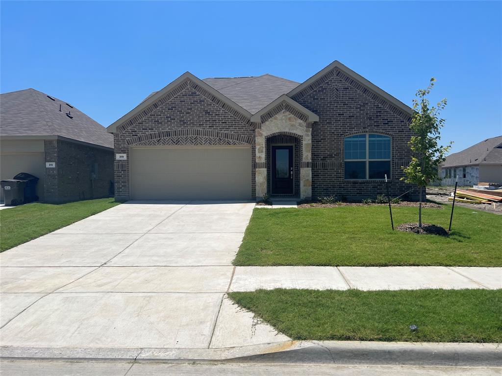 a front view of house with yard