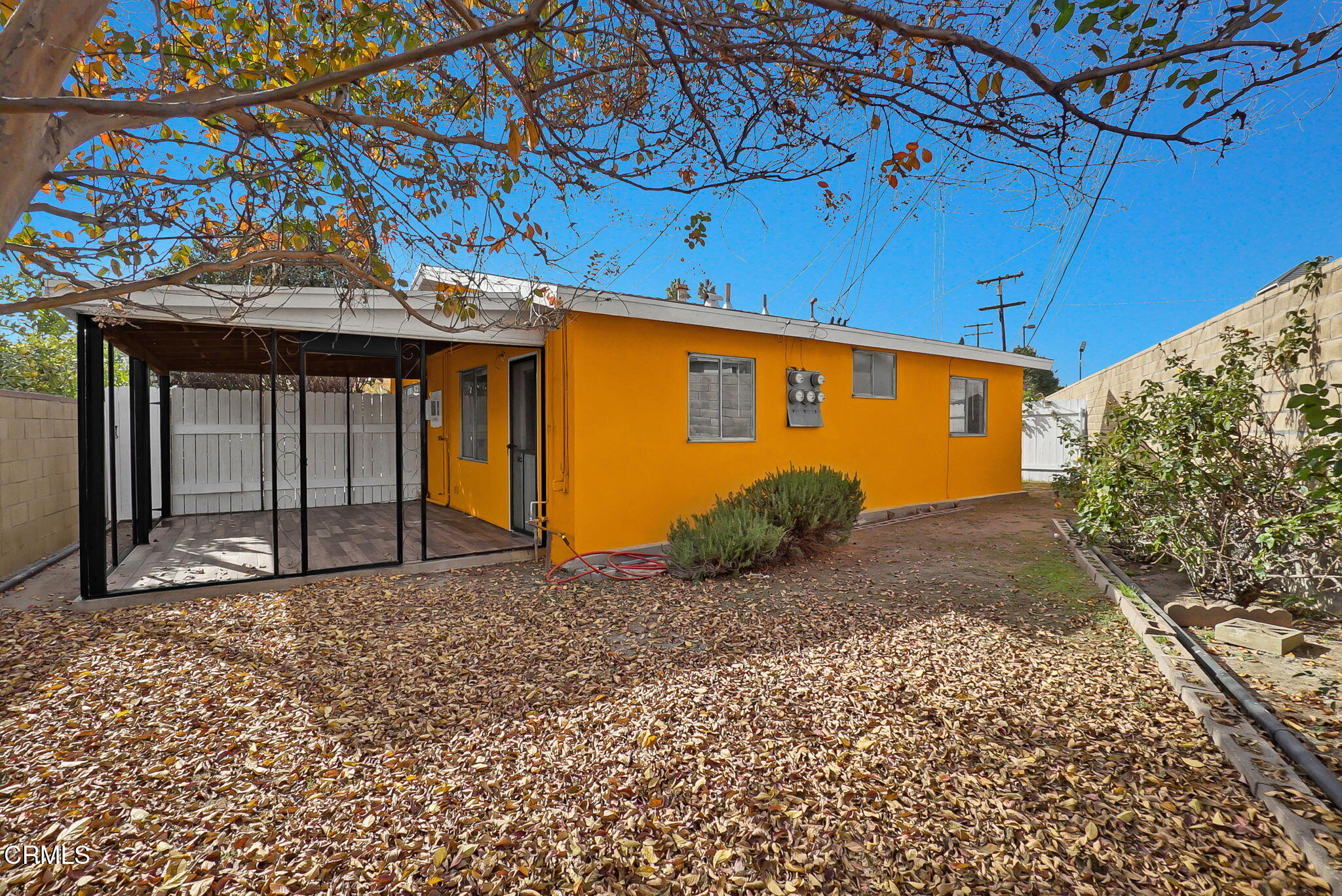 a view of a garage