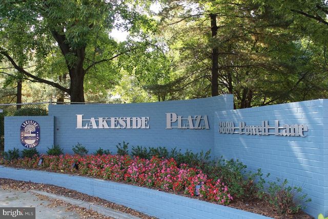 $3,300 | 3800 Powell Lane, Unit 722 | Lakeside Plaza