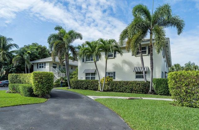 $695,000 | 100 Venetian Drive, Unit 1 | Delray Beach Association