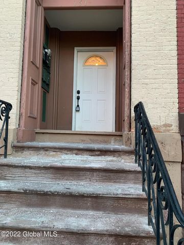 $1,100 | 151 1st Street, Unit 2F | Central Troy Historic District