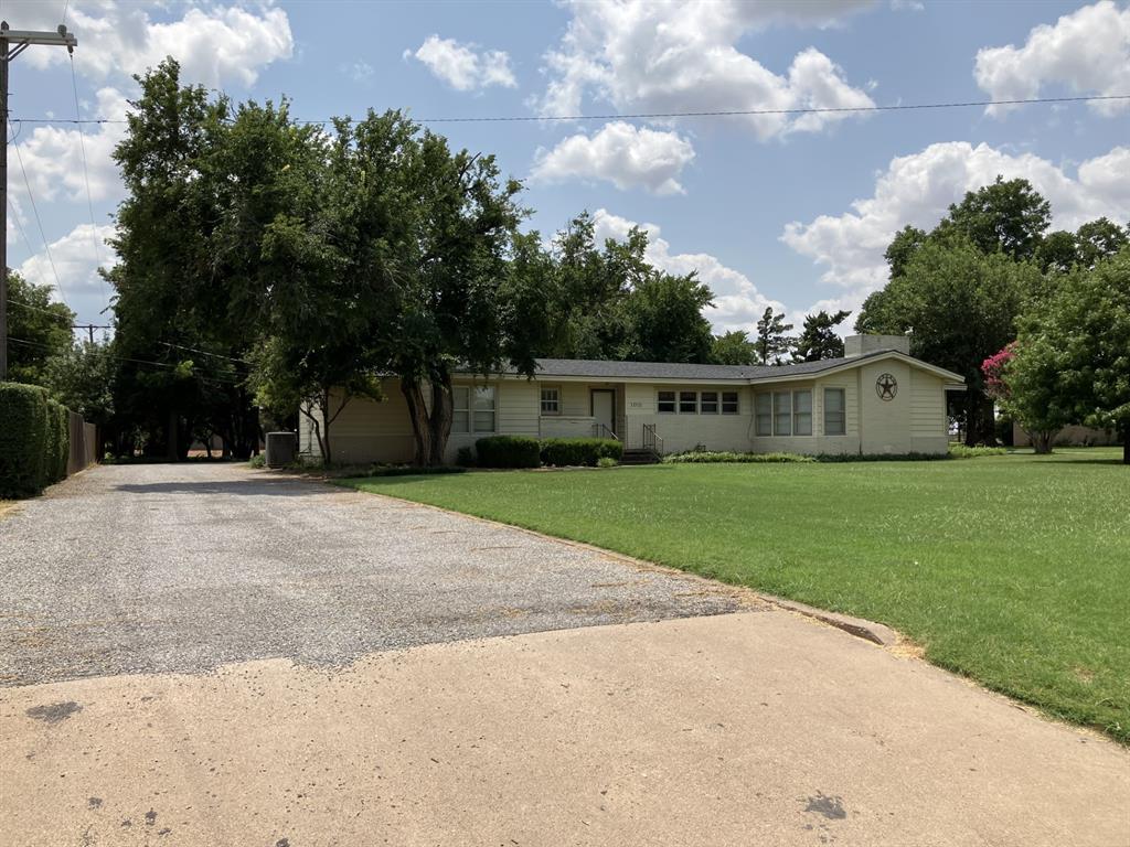 a view of house with a yard