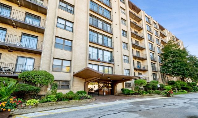 $259,000 | 4601 West Touhy Avenue, Unit 605 | Lincolnwood