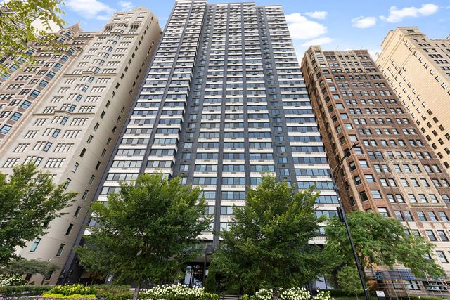 $3,950 | 1440 North Lake Shore Drive, Unit 16E | Gold Coast