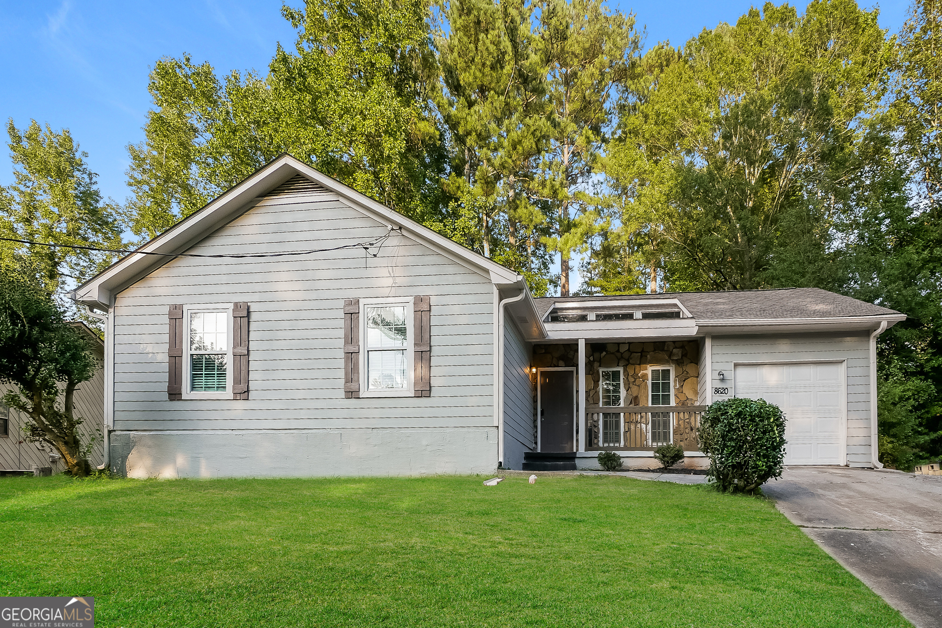 a view of an house with backyard space and garden