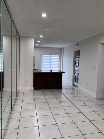 $2,500 | 5480 West 21st Court, Unit 404 | Hialeah