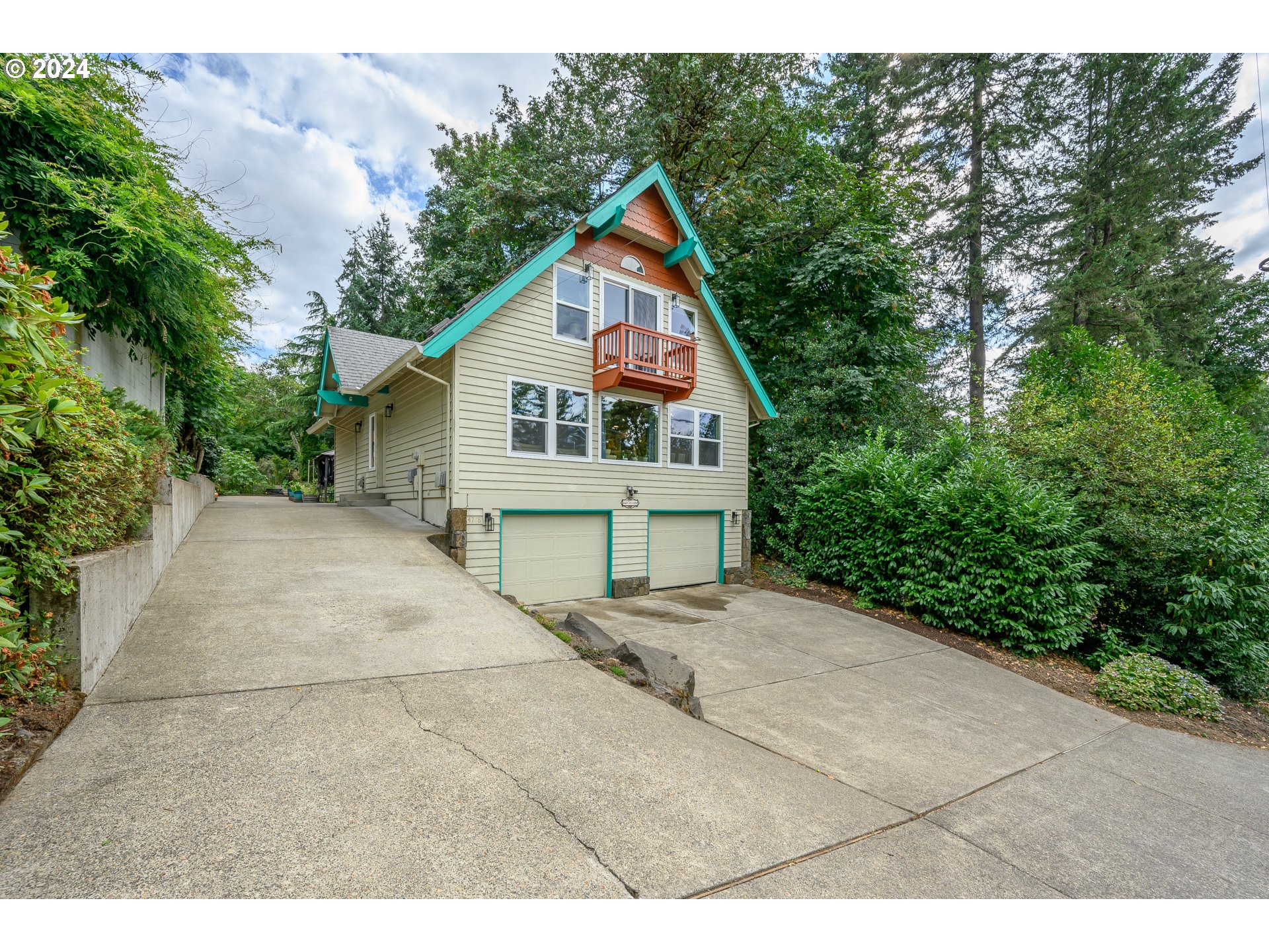 a view of house and outdoor space