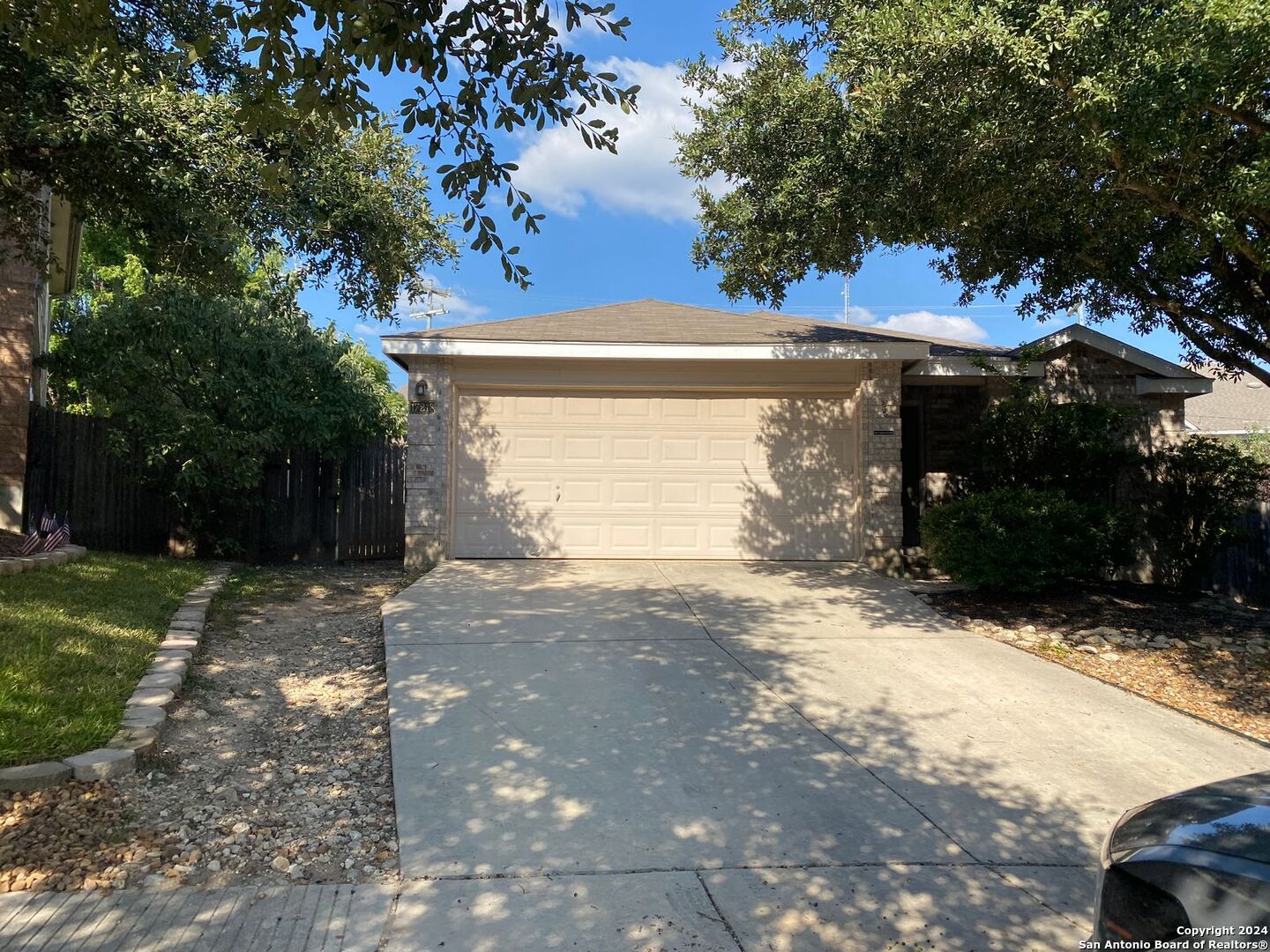 a front view of house with yard