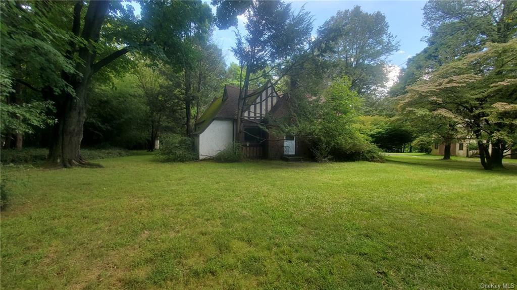 a view of a field of the house