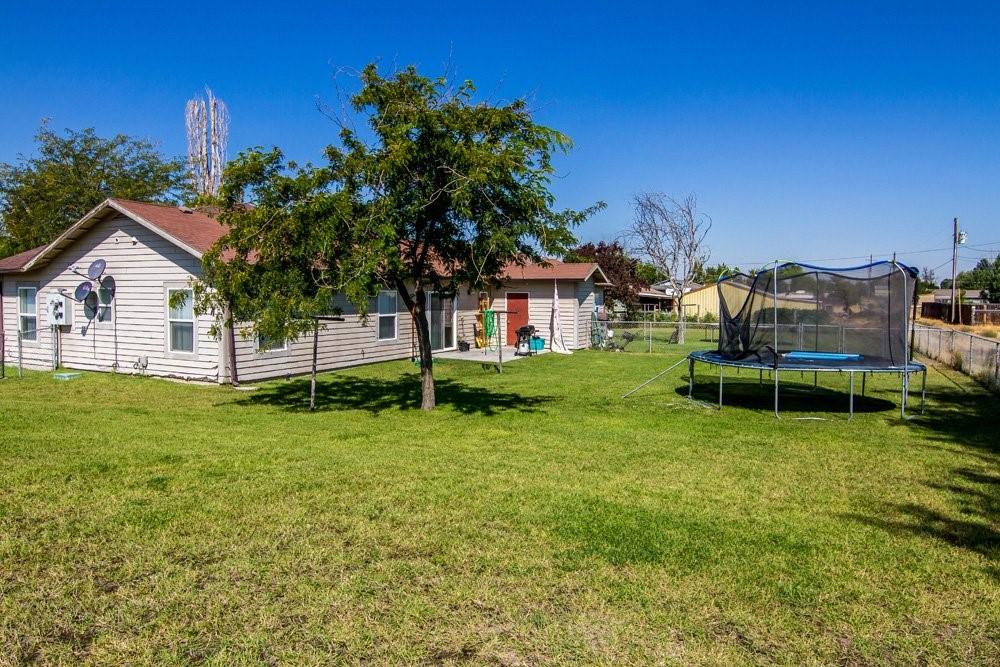 a view of a house with a backyard