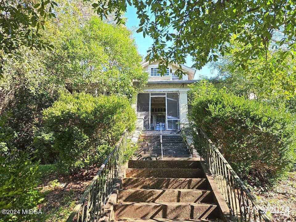 a front view of house with yard