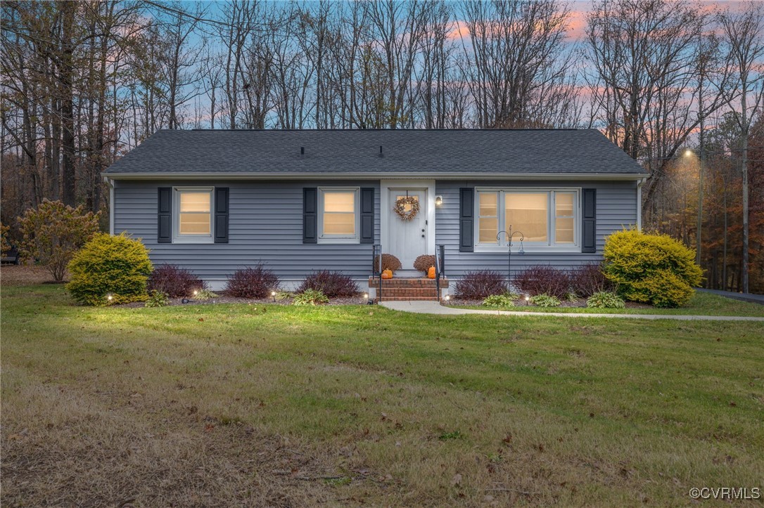 Ranch-style house featuring a yard