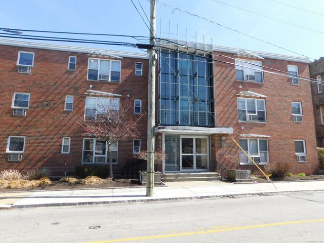 $1,800 | 184 Pequot Avenue, Unit 105 | South New London