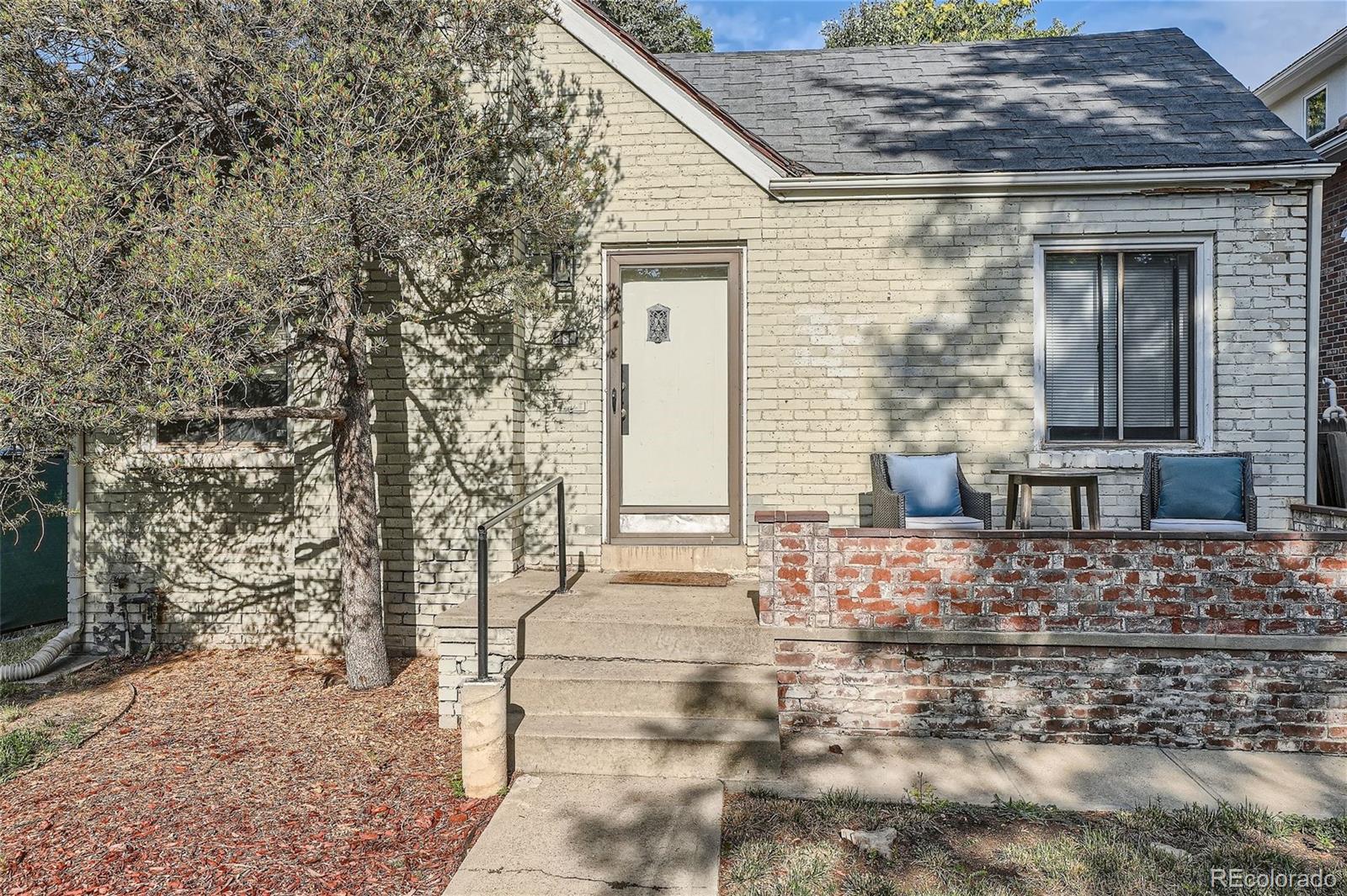 a view of front door of house