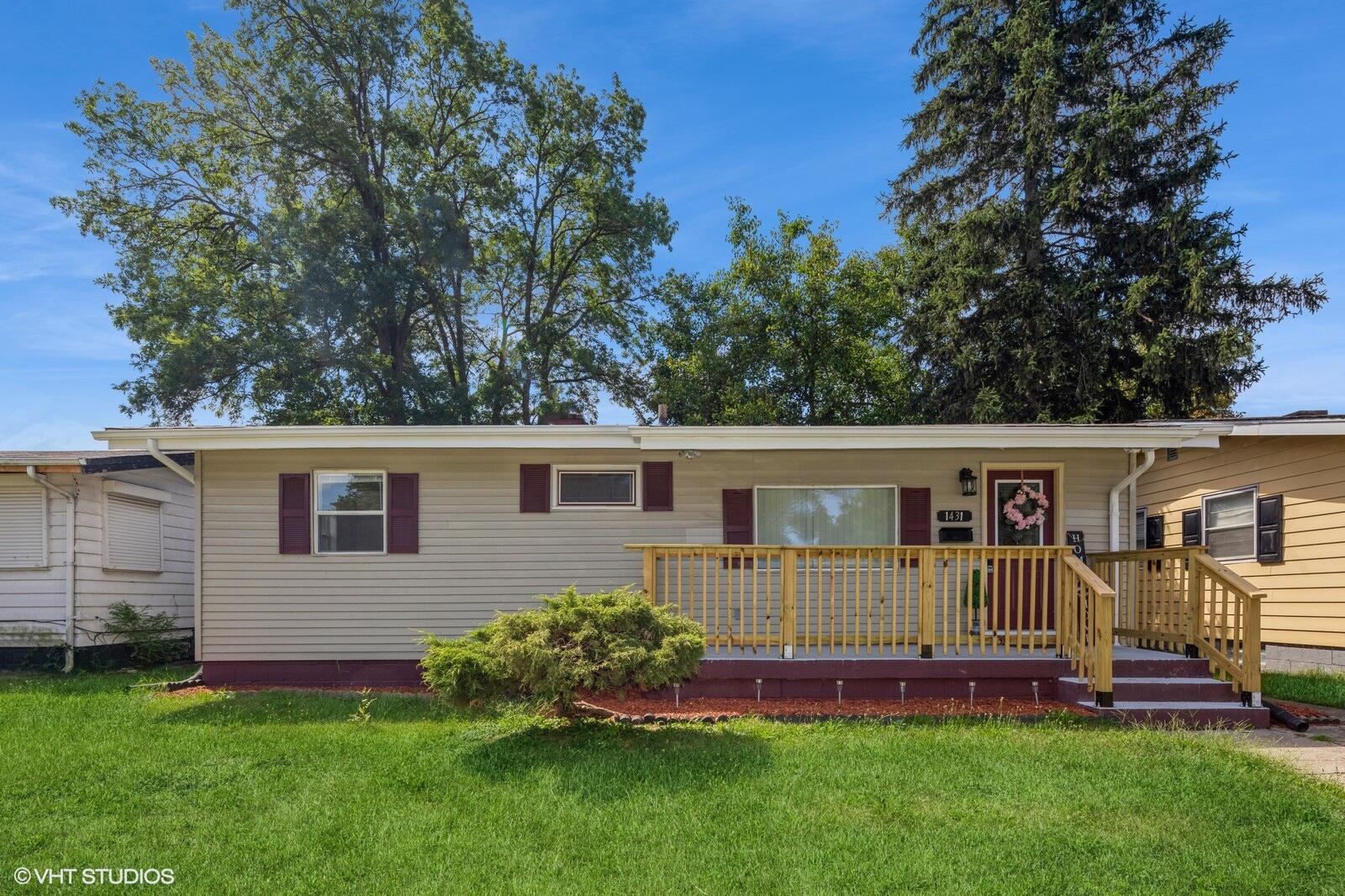 a view of front of house with a yard