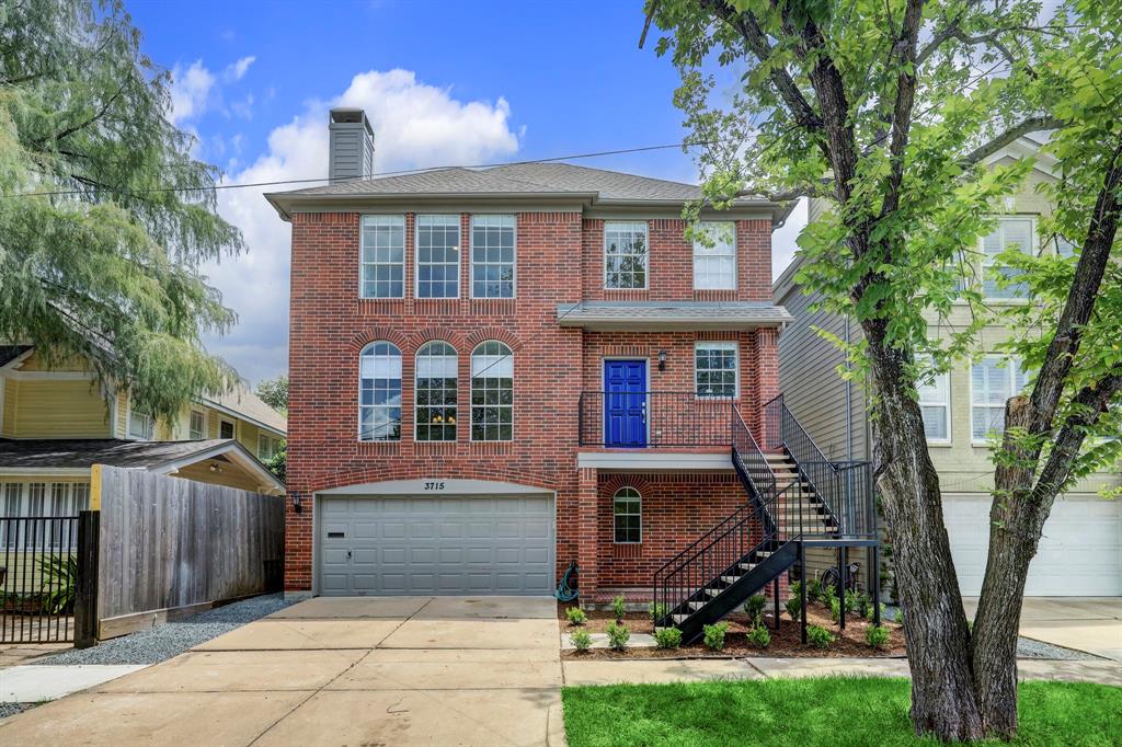 Fantastic free standing brick traditional, renovated form top to bottom and ready for move-in! Shows beautifully! Great inner loop location, private driveway, turfed backyard and patio space. Generous room sizes.