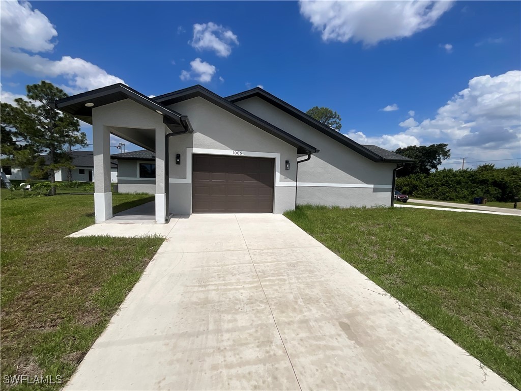 a view of a house with a yard