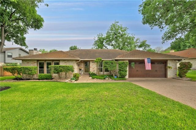 $599,850 | 10225 Pinehurst Drive | Onion Creek