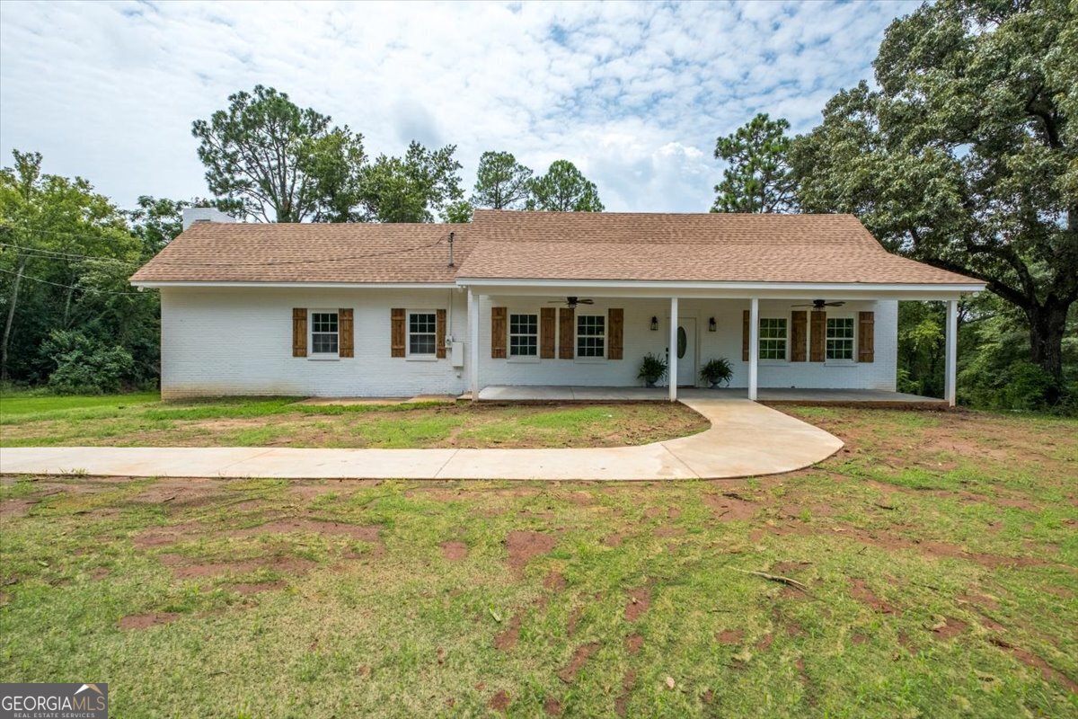 a view of house with a yard