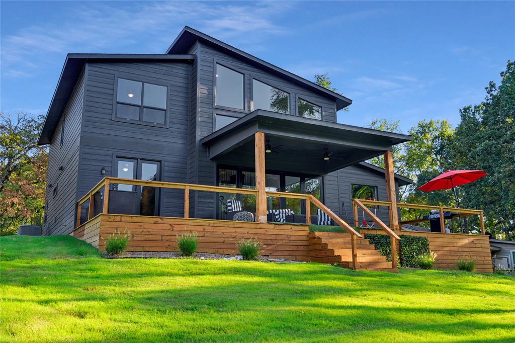 a view of front of house with a yard