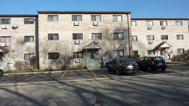 $179,000 | 423 East Osage Lane, Unit 3B | Palatine