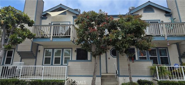 $4,250 | 533 Walnut Avenue, Unit 18 | Alamitos Beach