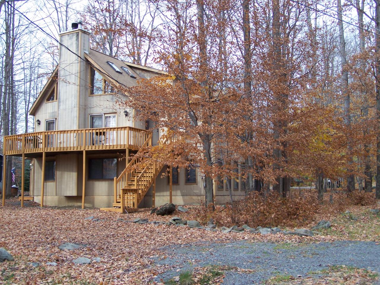 3 story chalet w/pool table & hot tub