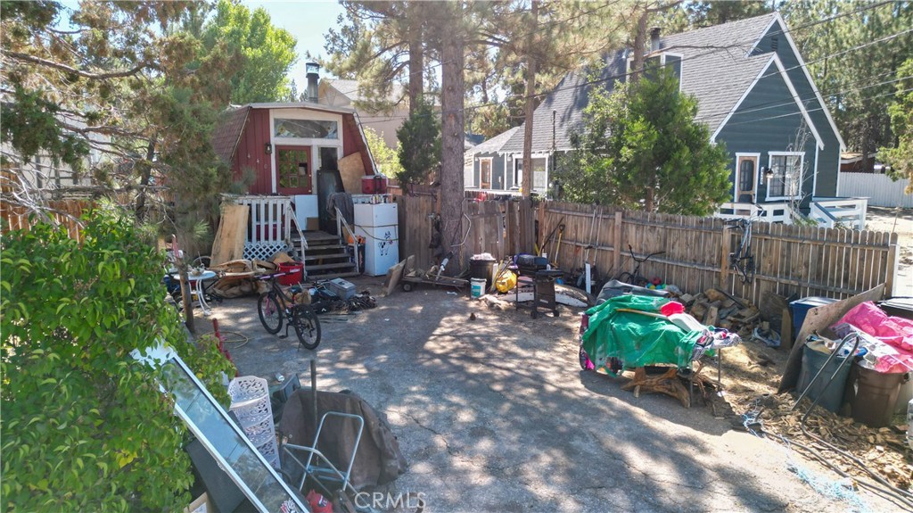 a view of a dinning table and chairs in backyard