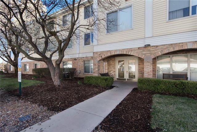 $995 | 942 Guelbreth Lane, Unit 308 | Creve Coeur