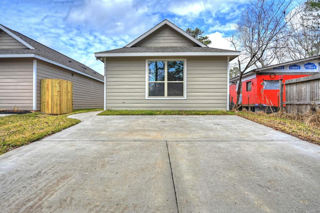 a view of a house with a yard and garage