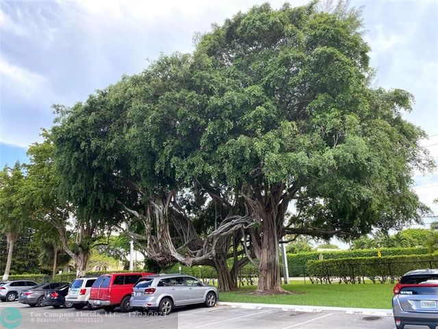 $185,000 | 600 Southeast 2nd Avenue, Unit K4 | Deerfield Beach