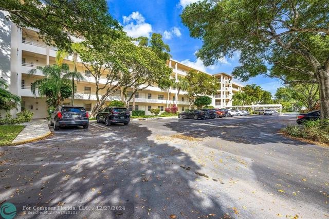 $2,600 | 3970 Oaks Clubhouse Drive, Unit 207 | Palm Aire