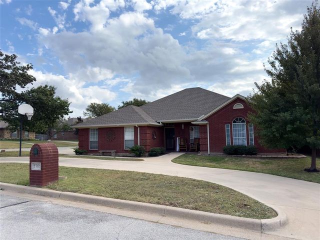 $399,900 | 1701 Oakmeadow Drive | Decatur