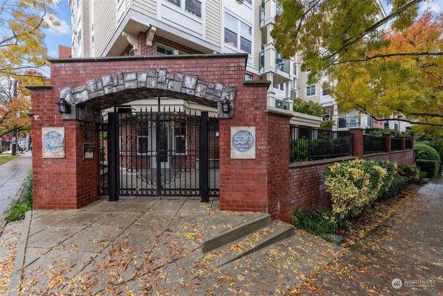 $625,000 | 530 4th Avenue West, Unit 204 | Lower Queen Anne