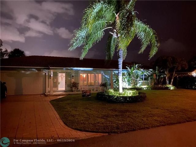 $2,195,000 | 711 Glouchester Street | Northeast Boca Raton