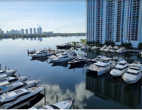 $649,000 | 17211 Biscayne Boulevard, Unit 12 | Western Eastern Shores