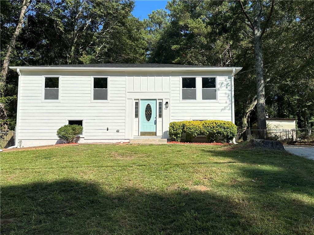 a view of a house with a backyard