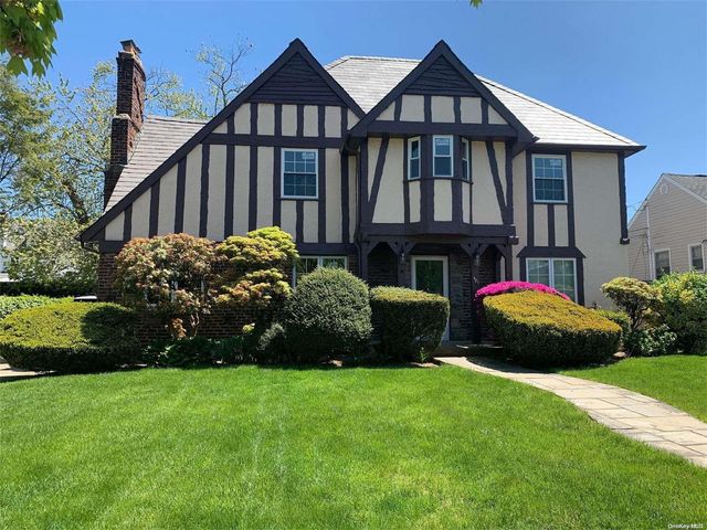 $1,149,900 | 421 North Long Beach Road | Rockville Centre