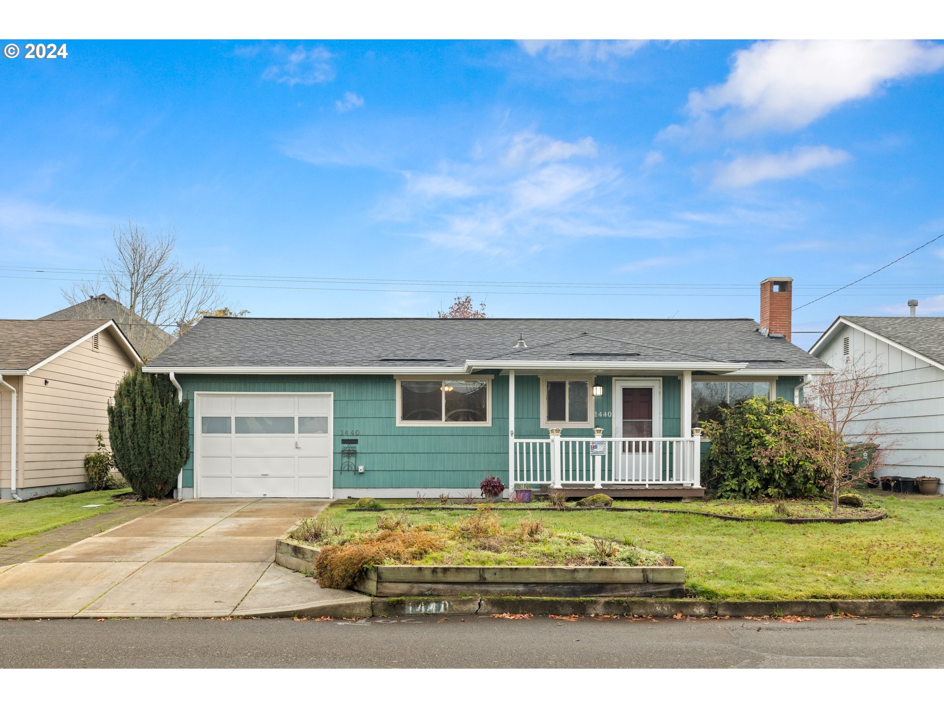 a view front of house with entertaining space