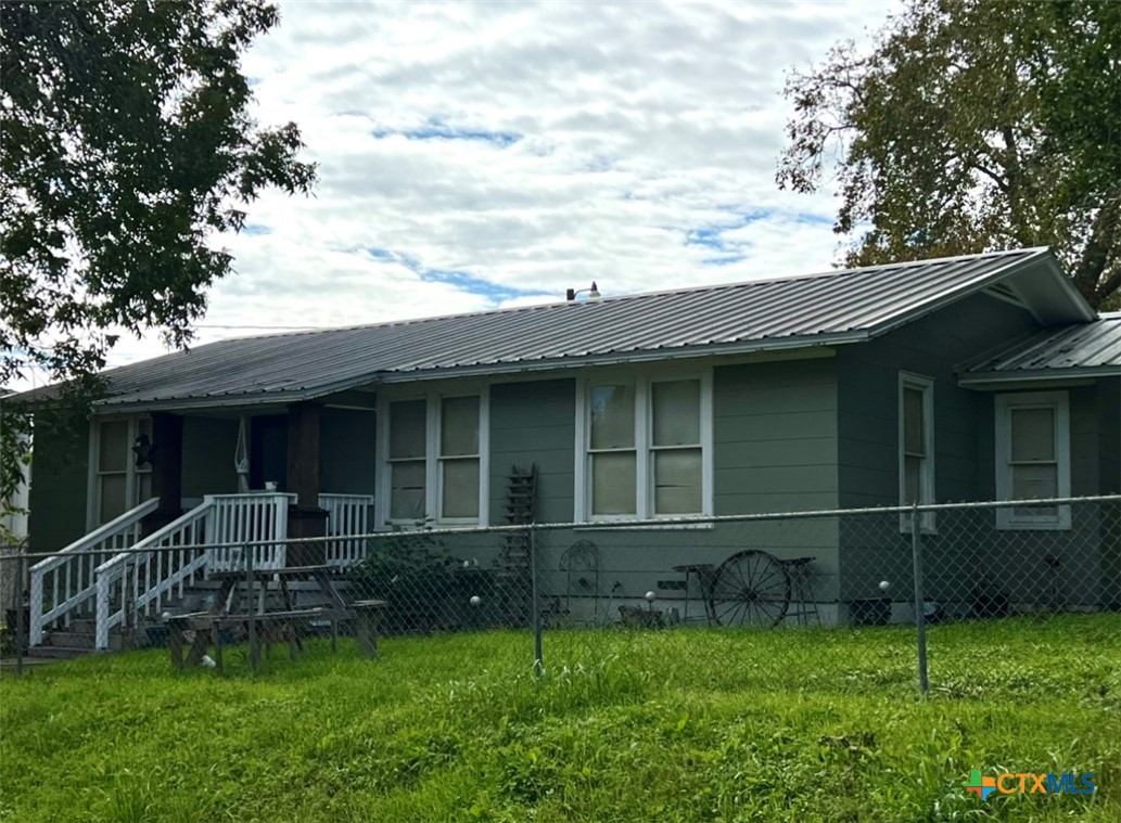 a view of house with a yard