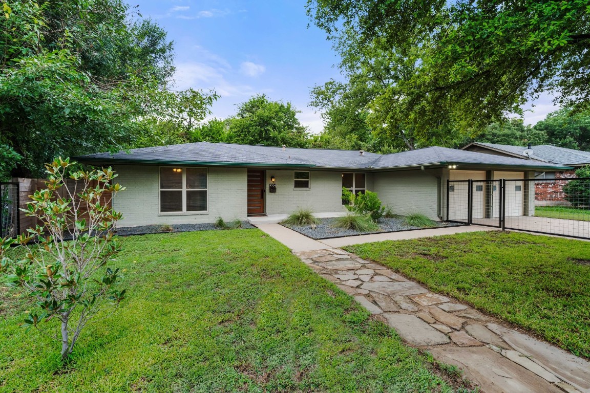 a view of a house with a yard