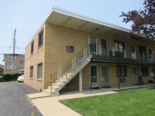 $134,900 | 5418 South Massasoit Avenue, Unit 1 | Garfield Ridge