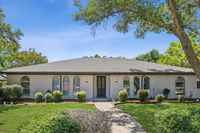 $525,000 | 3024 Creekbend Drive | Plano