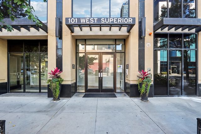 $450,000 | 101 West Superior Street, Unit 803 | River North