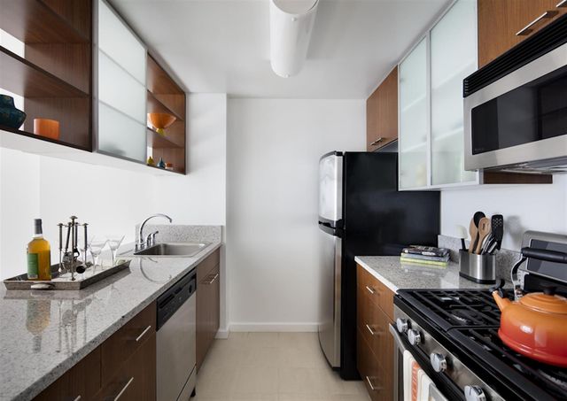 $6,195 | 535 West 23rd Street, Unit S11M | Chelsea