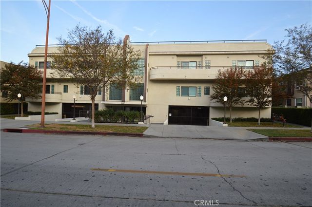 $2,500 | 4447 Lakeside Drive, Unit 105 | Media District