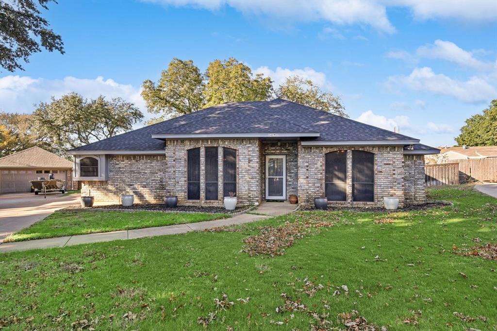 View of front of home featuring a front yard