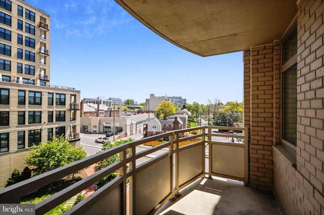 $2,100 | 7111 Woodmont Avenue, Unit 501 | Crescent Plaza