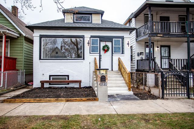 $210,000 | 4830 Melville Avenue | Calumet